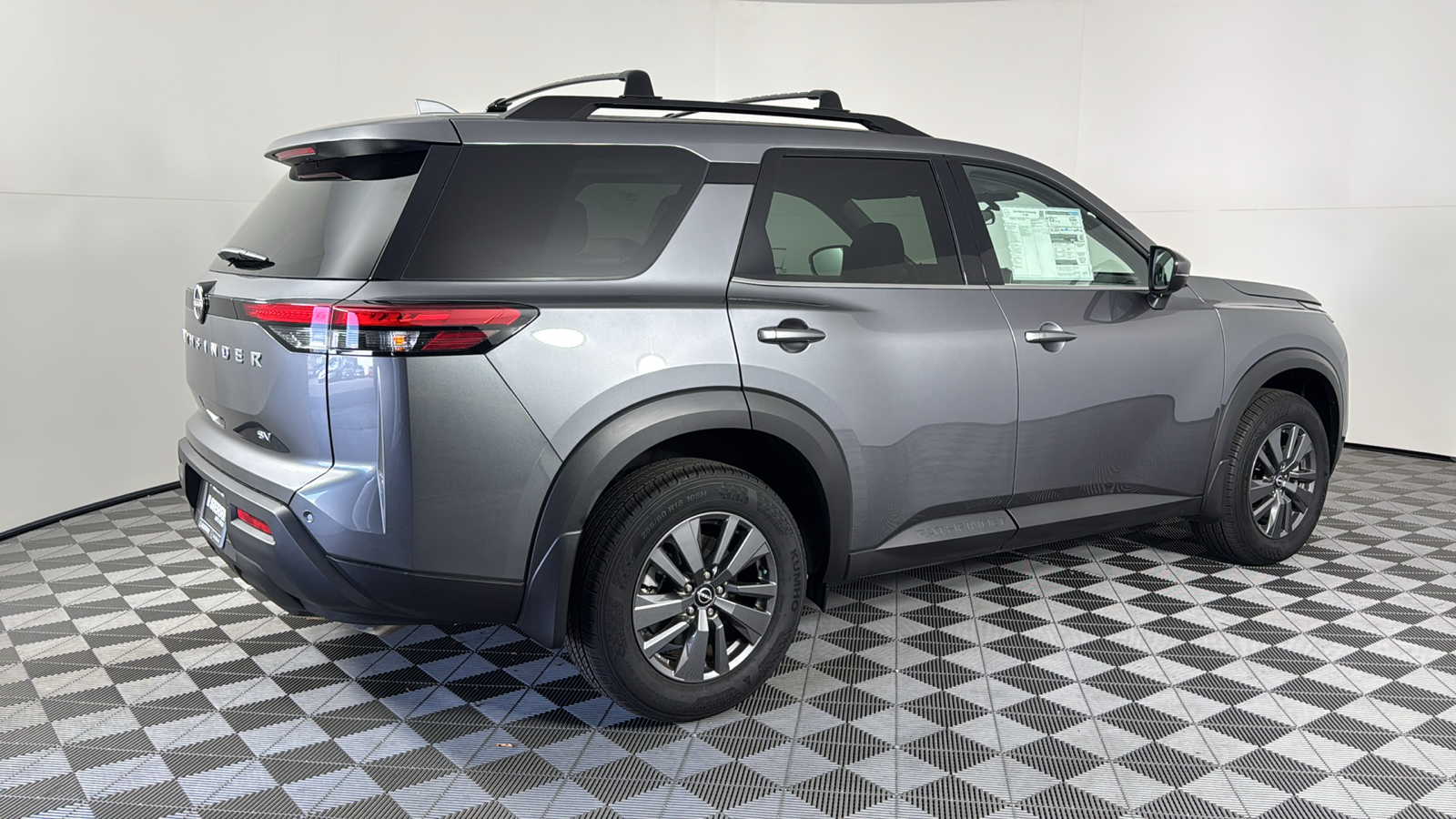 2024 Nissan Pathfinder SV 3