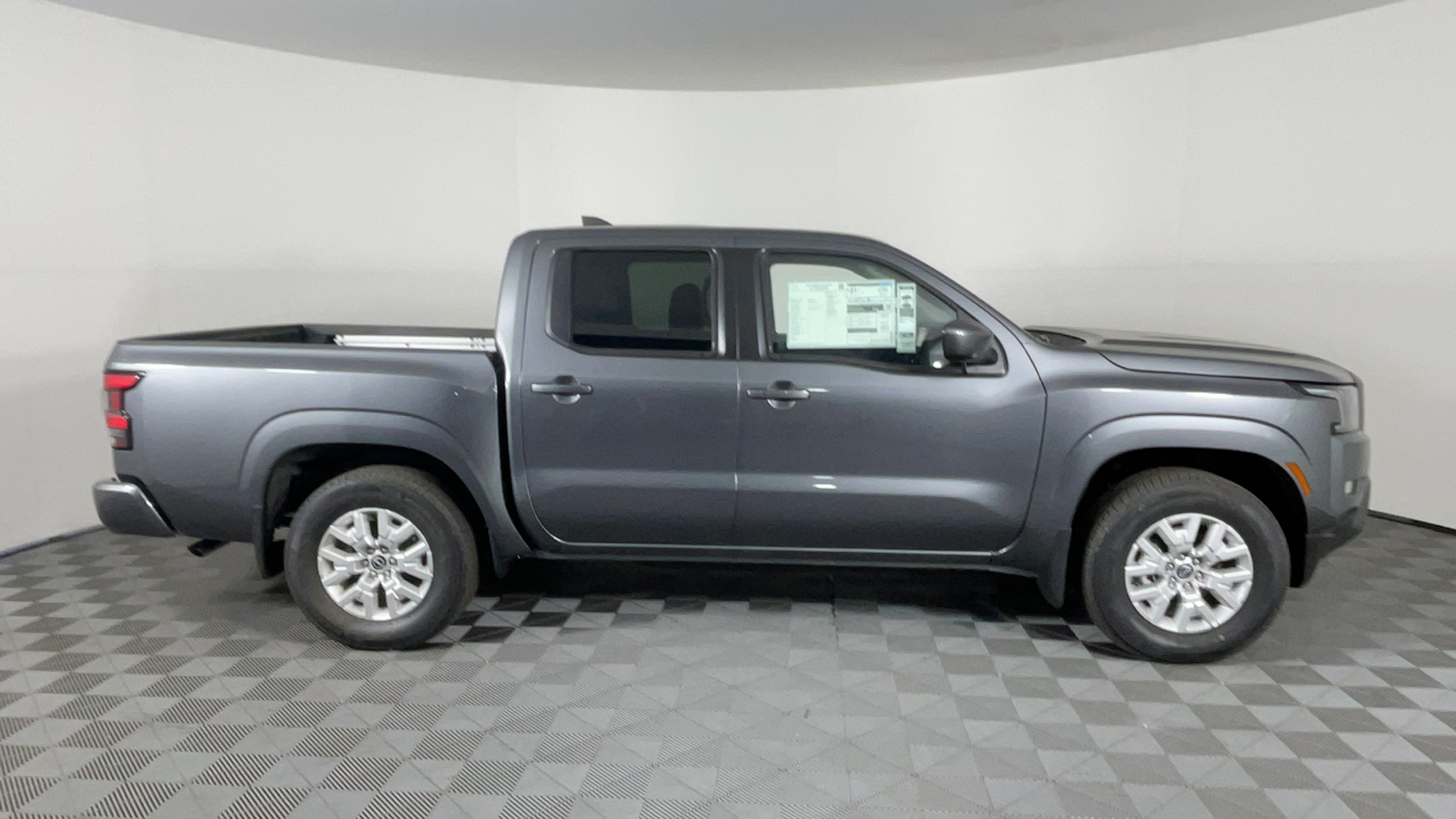 2024 Nissan Frontier SV 3