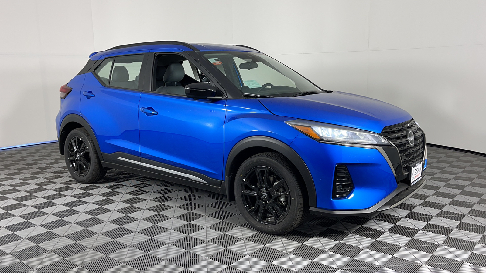 2024 Nissan Kicks SR 1