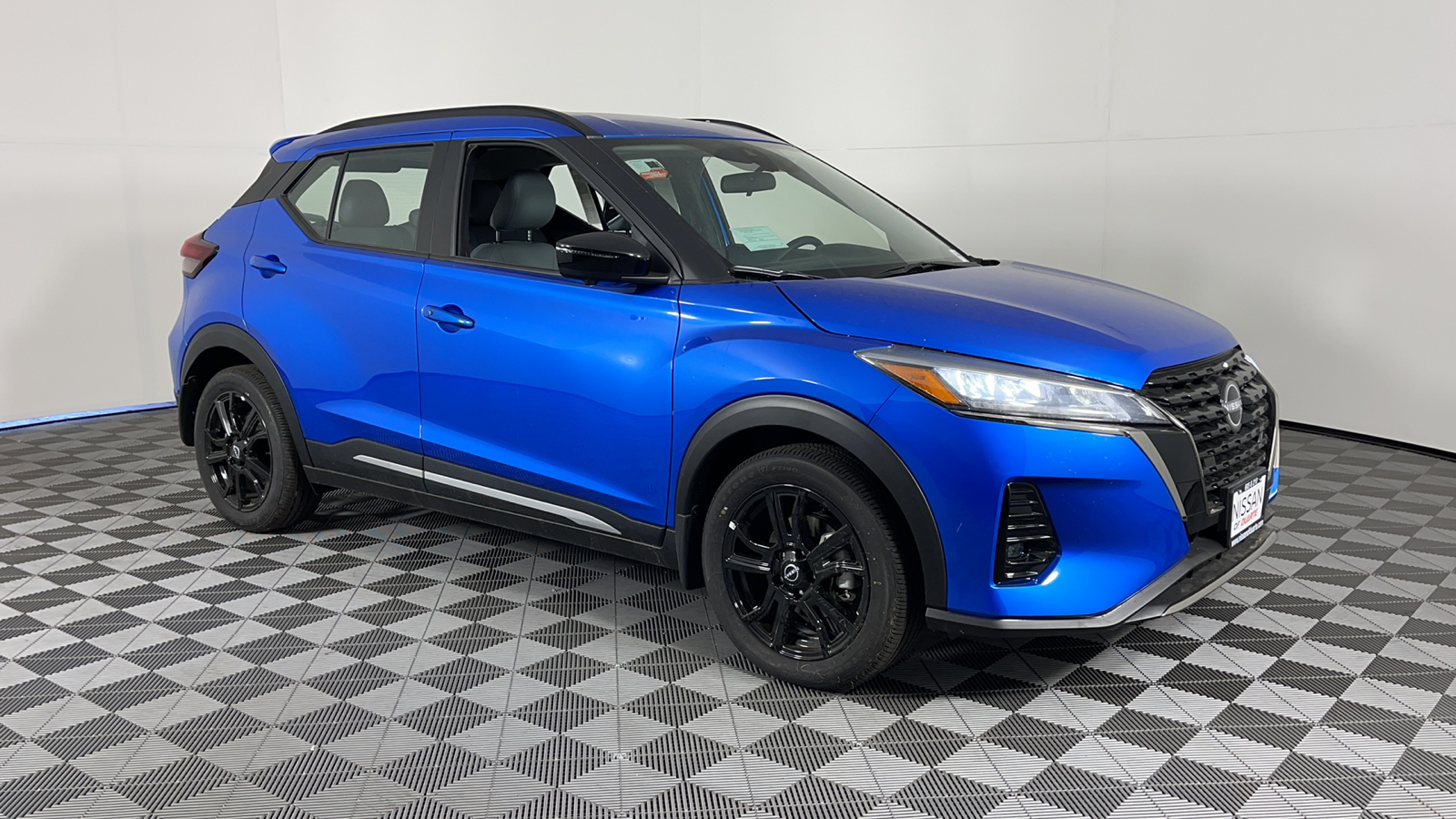 2024 Nissan Kicks SR 2