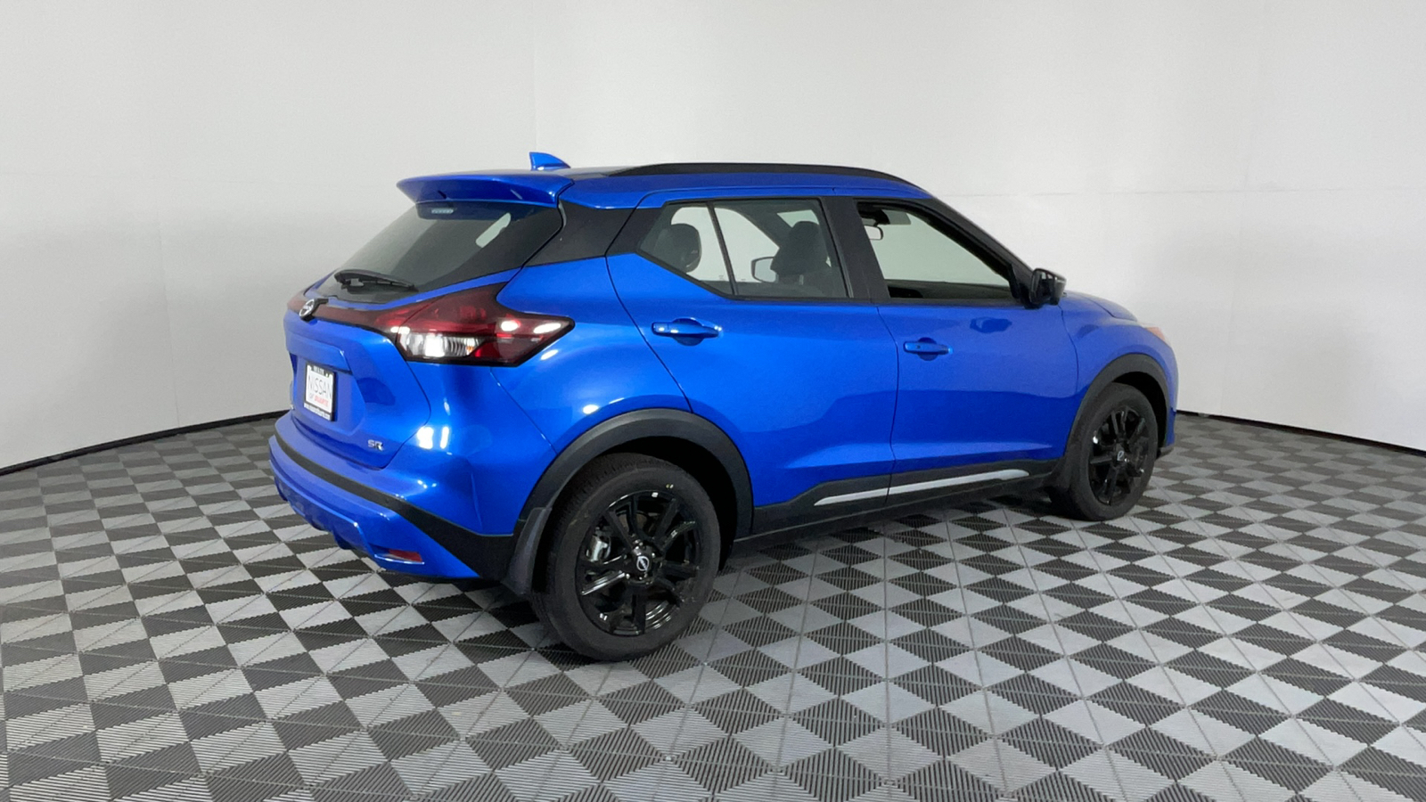 2024 Nissan Kicks SR 4