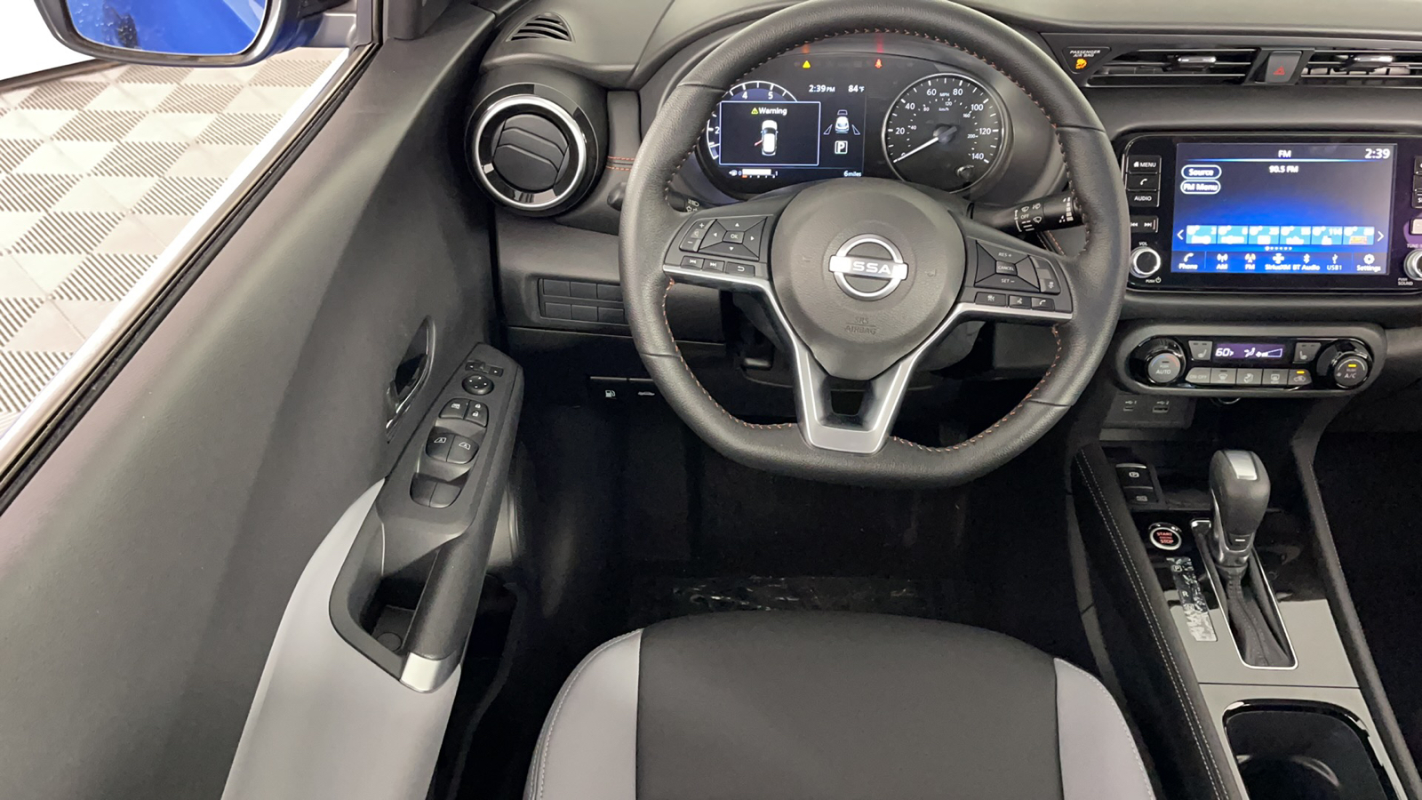 2024 Nissan Kicks SR 15