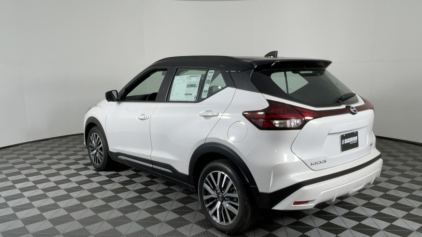 2024 Nissan Kicks SR 6