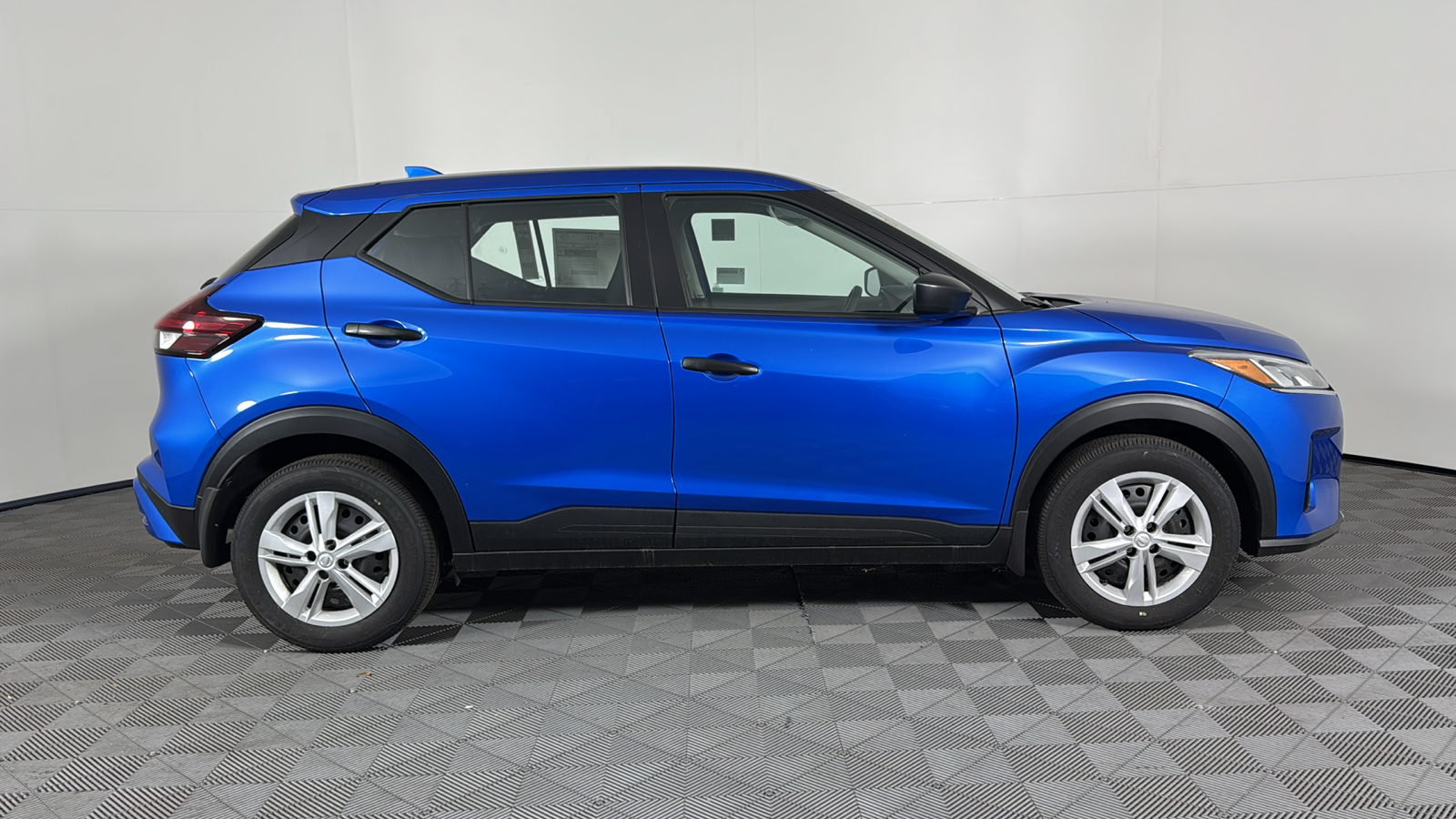 2024 Nissan Kicks S 2