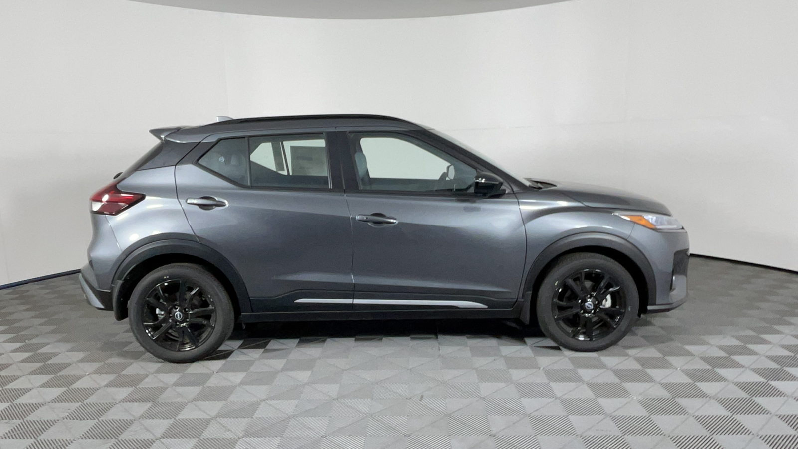 2024 Nissan Kicks SR 3