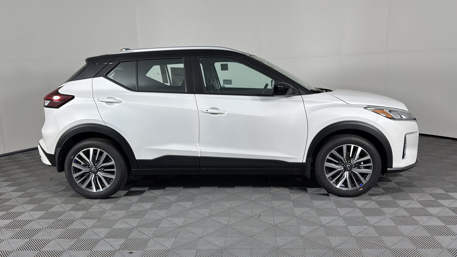 2024 Nissan Kicks SV 2