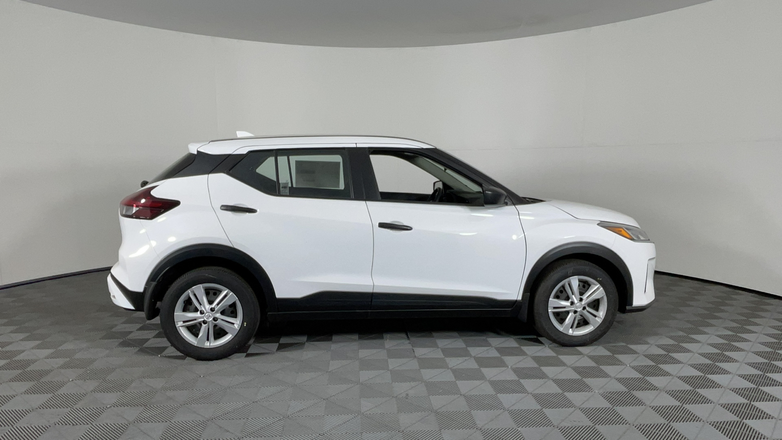 2024 Nissan Kicks S 3