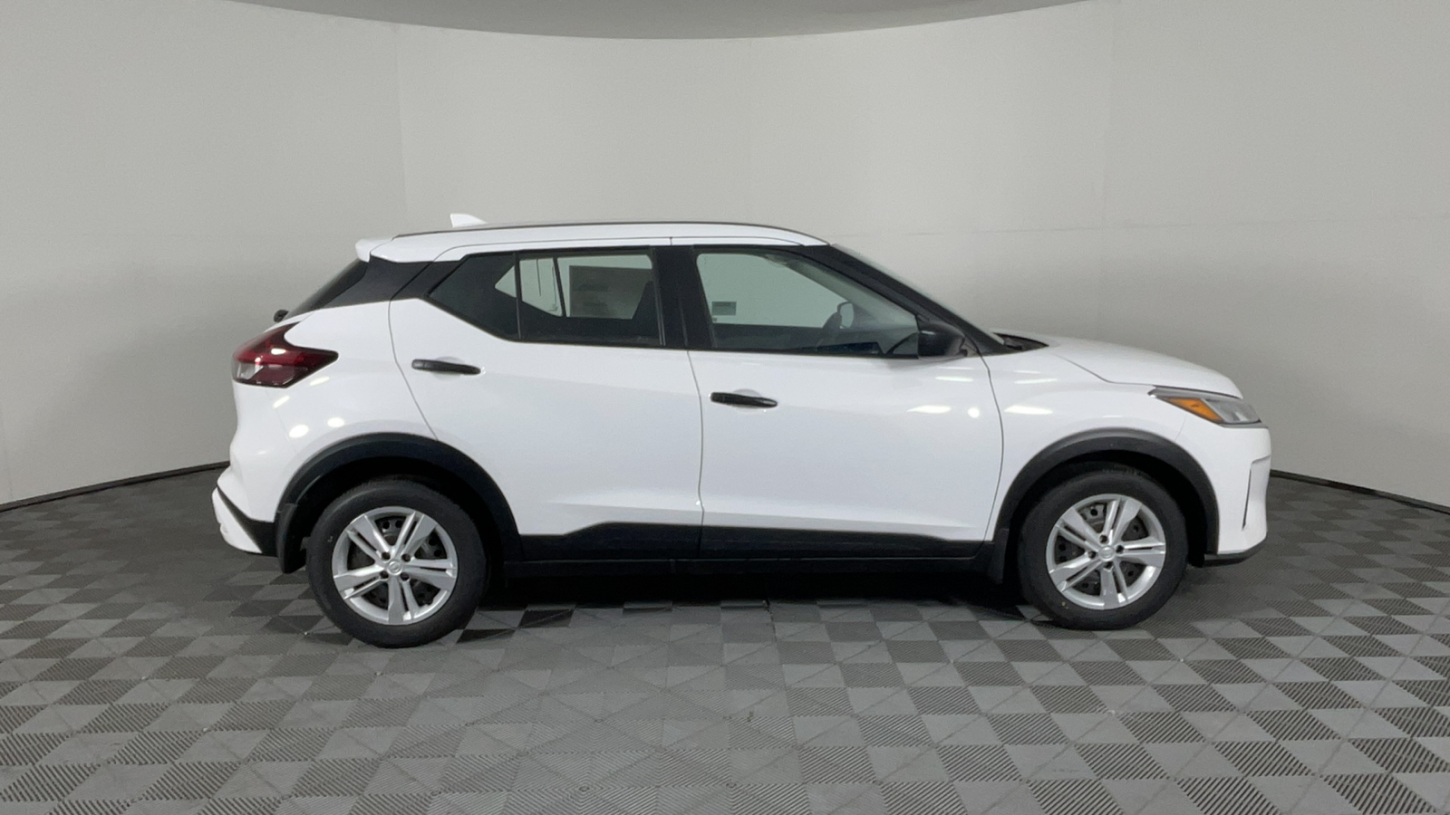 2024 Nissan Kicks S 3