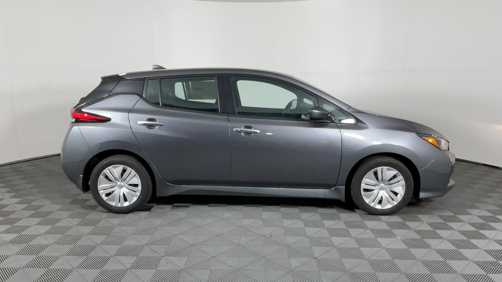 2024 Nissan Leaf S 3