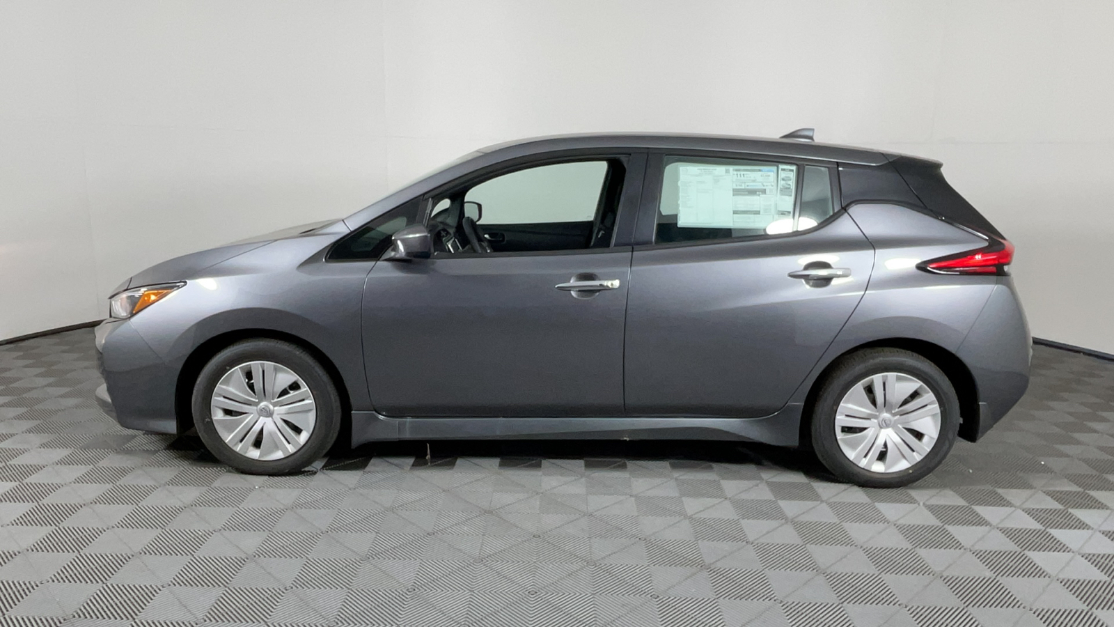 2024 Nissan Leaf S 7