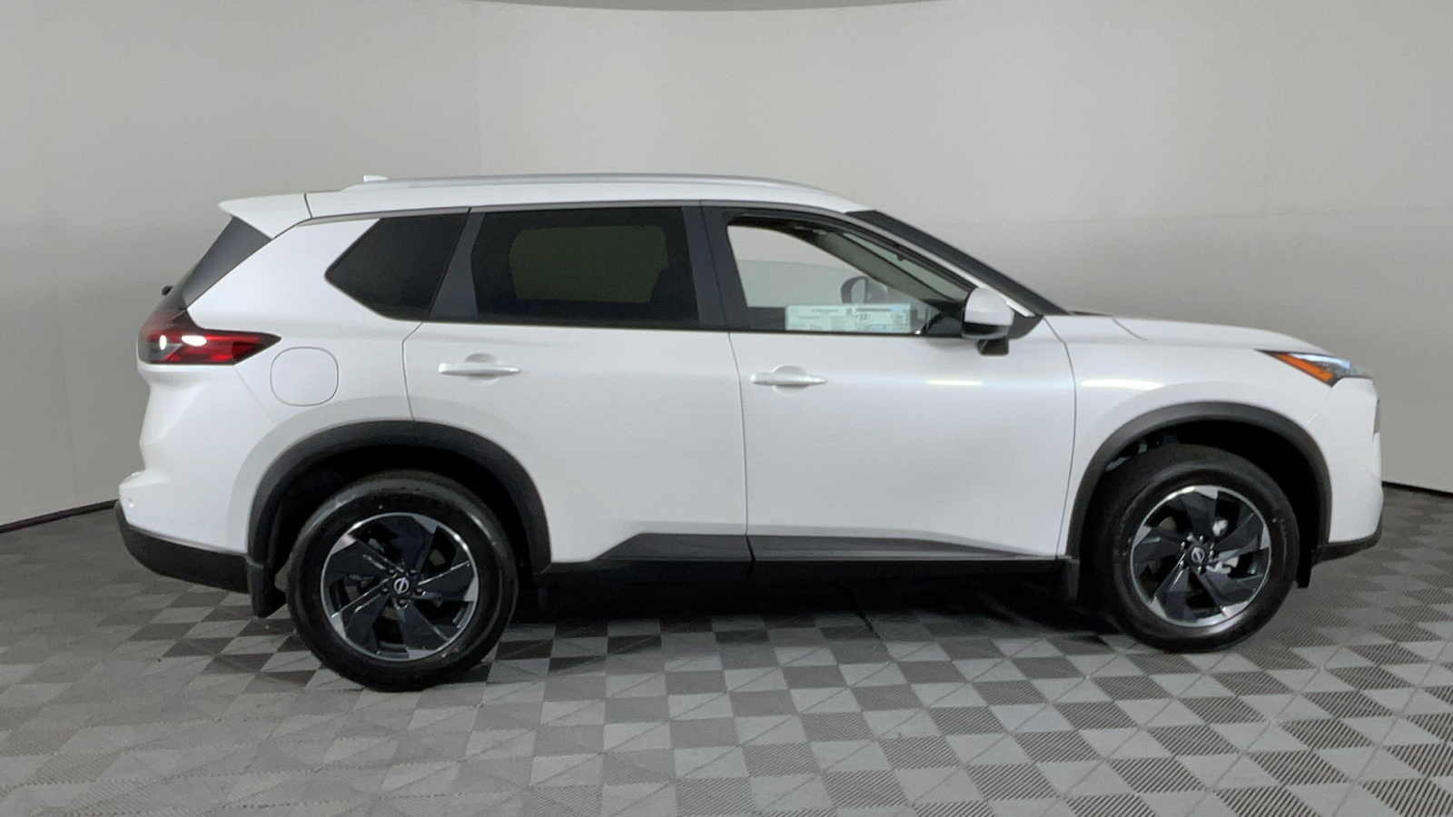 2024 Nissan Rogue SV 3