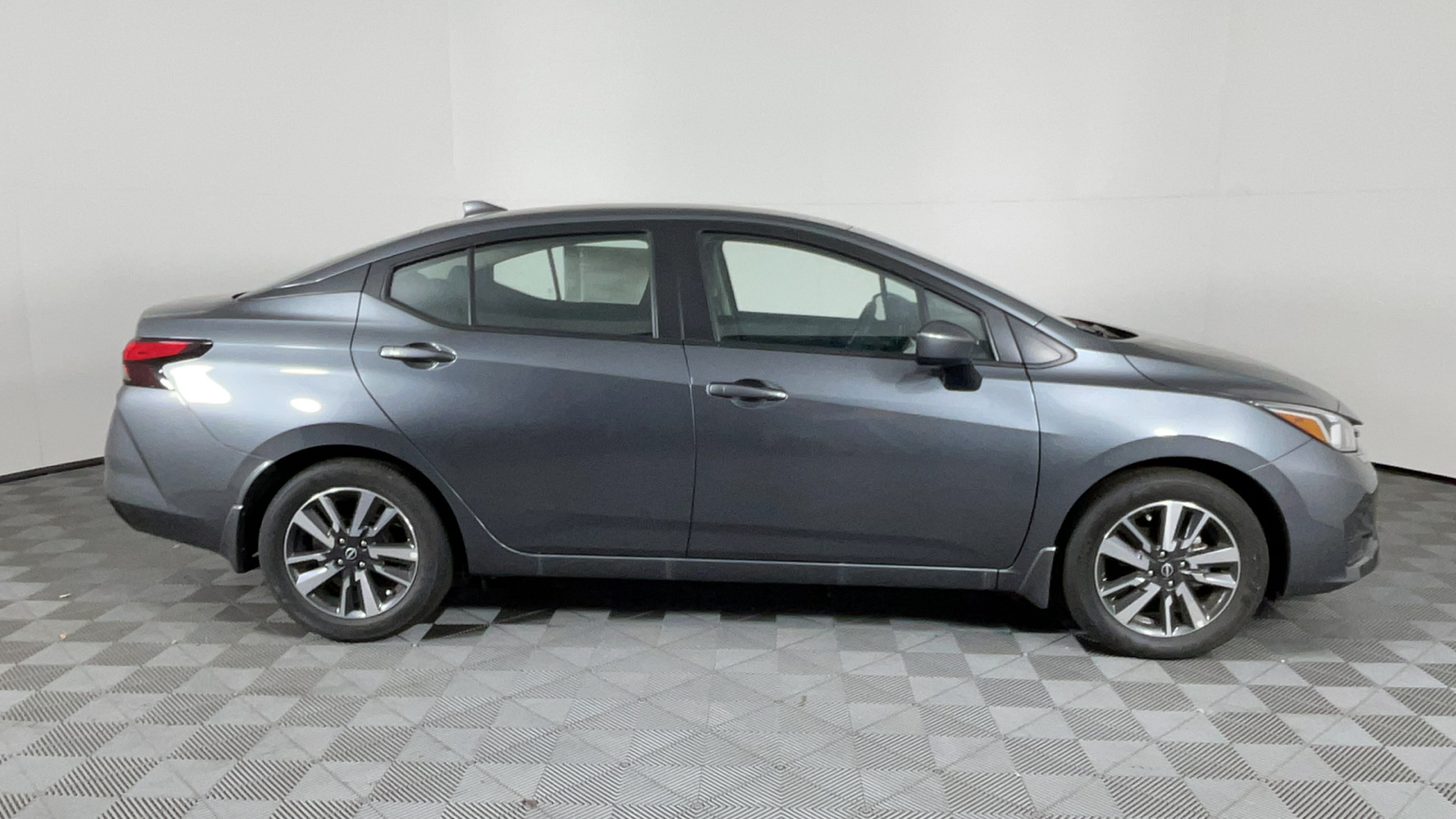 2024 Nissan Versa 1.6 SV 3