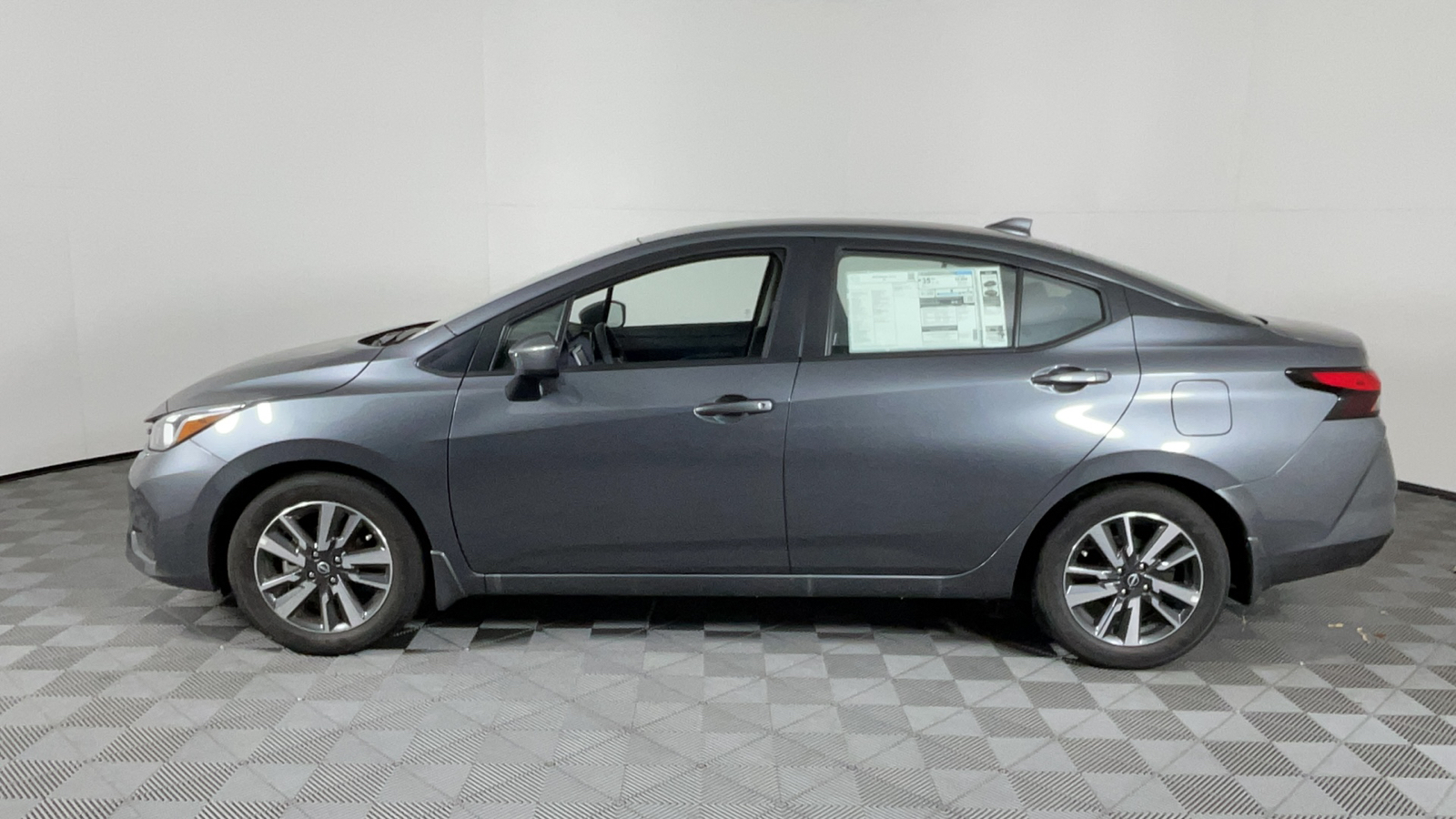 2024 Nissan Versa 1.6 SV 7