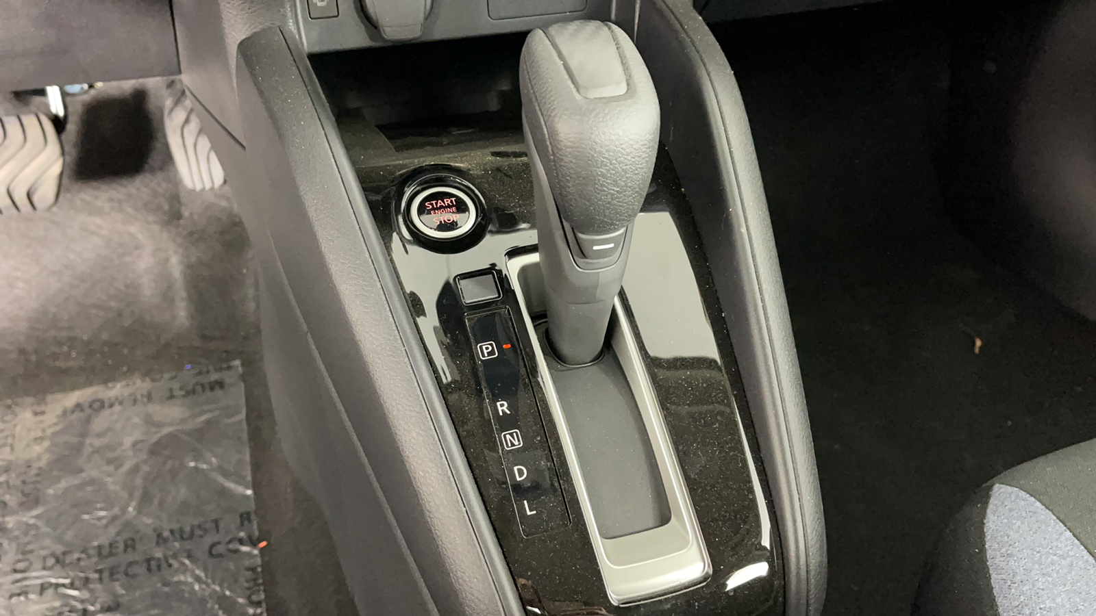 2024 Nissan Versa 1.6 SV 17