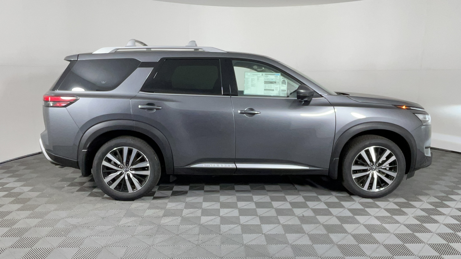 2024 Nissan Pathfinder Platinum 3