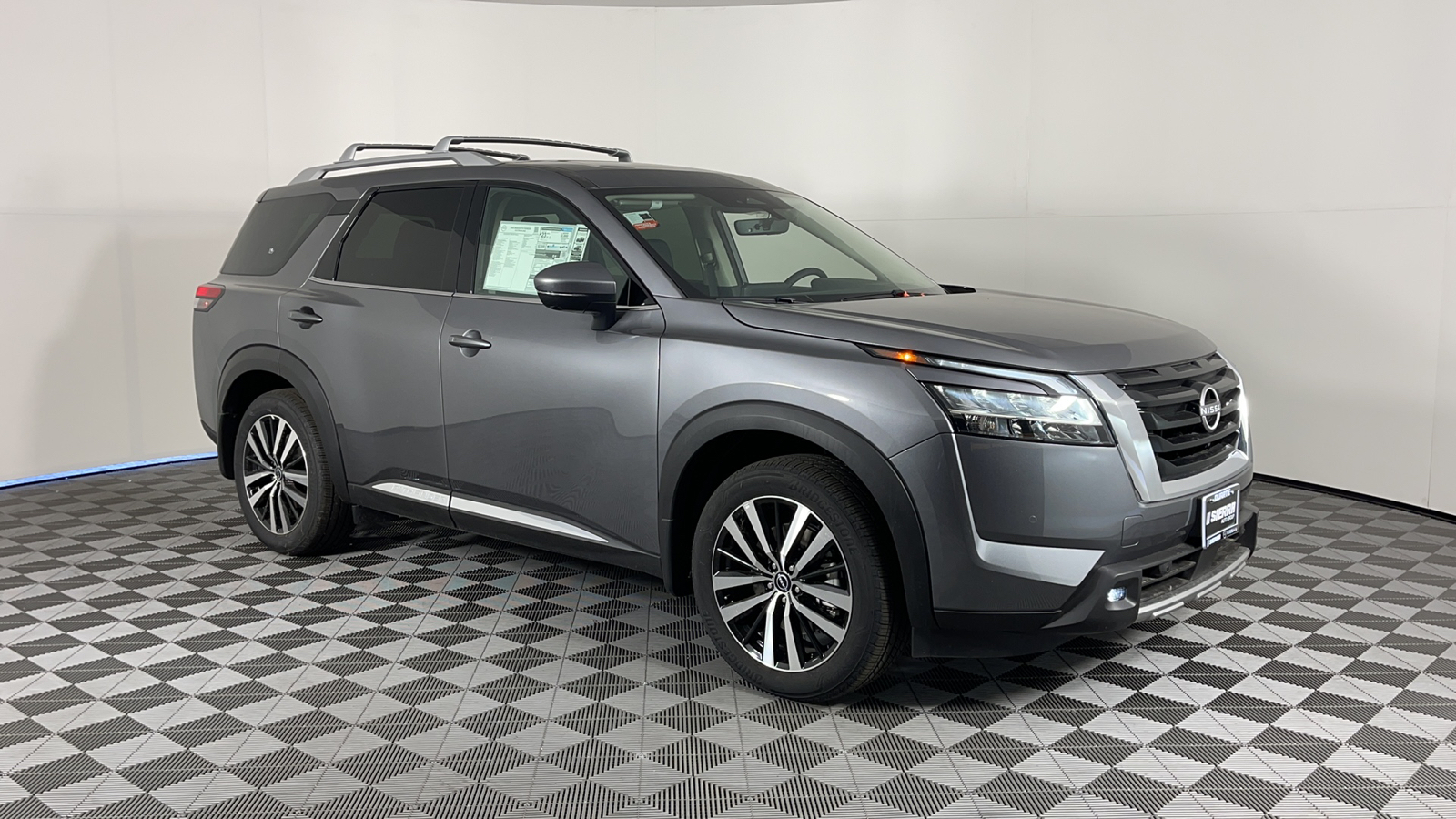 2024 Nissan Pathfinder Platinum 1