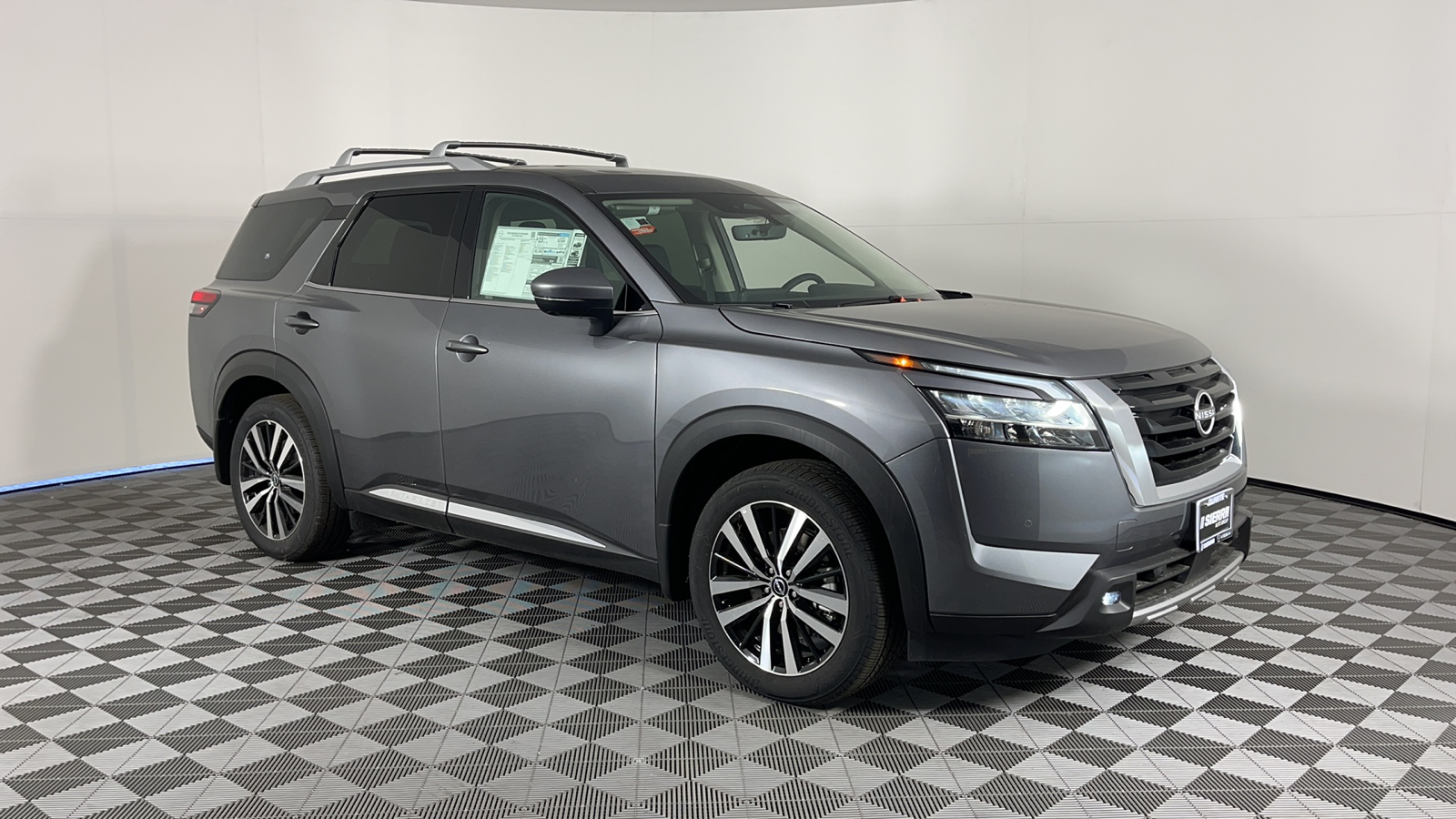 2024 Nissan Pathfinder Platinum 2