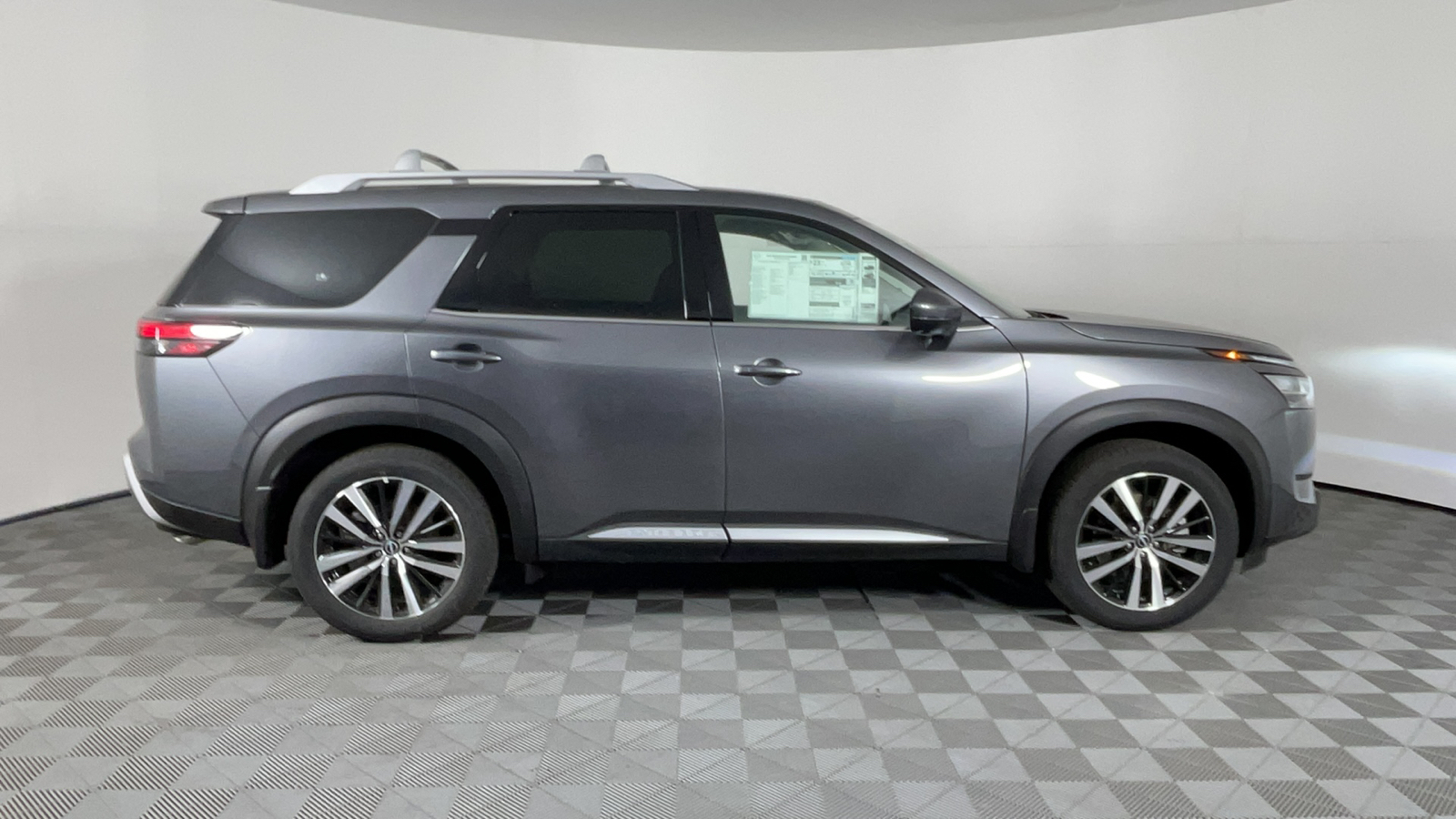 2024 Nissan Pathfinder Platinum 3