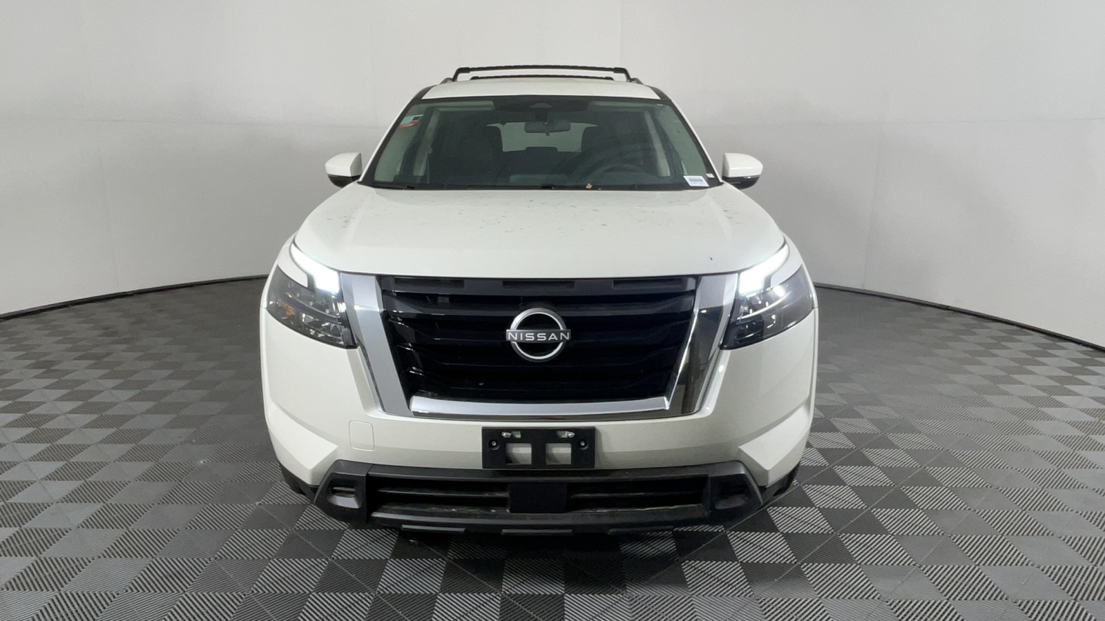 2024 Nissan Pathfinder SV 9