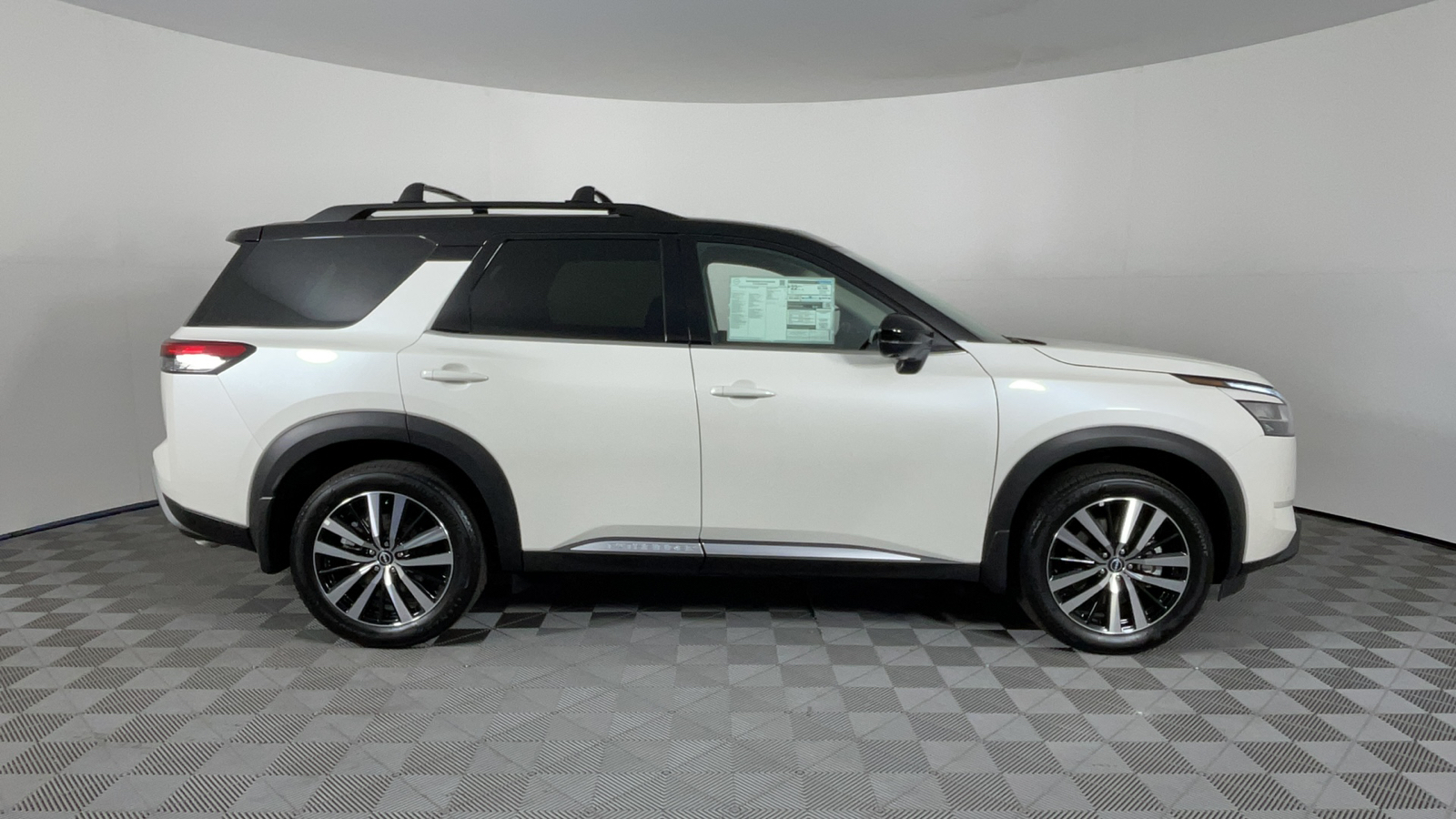 2024 Nissan Pathfinder Platinum 3