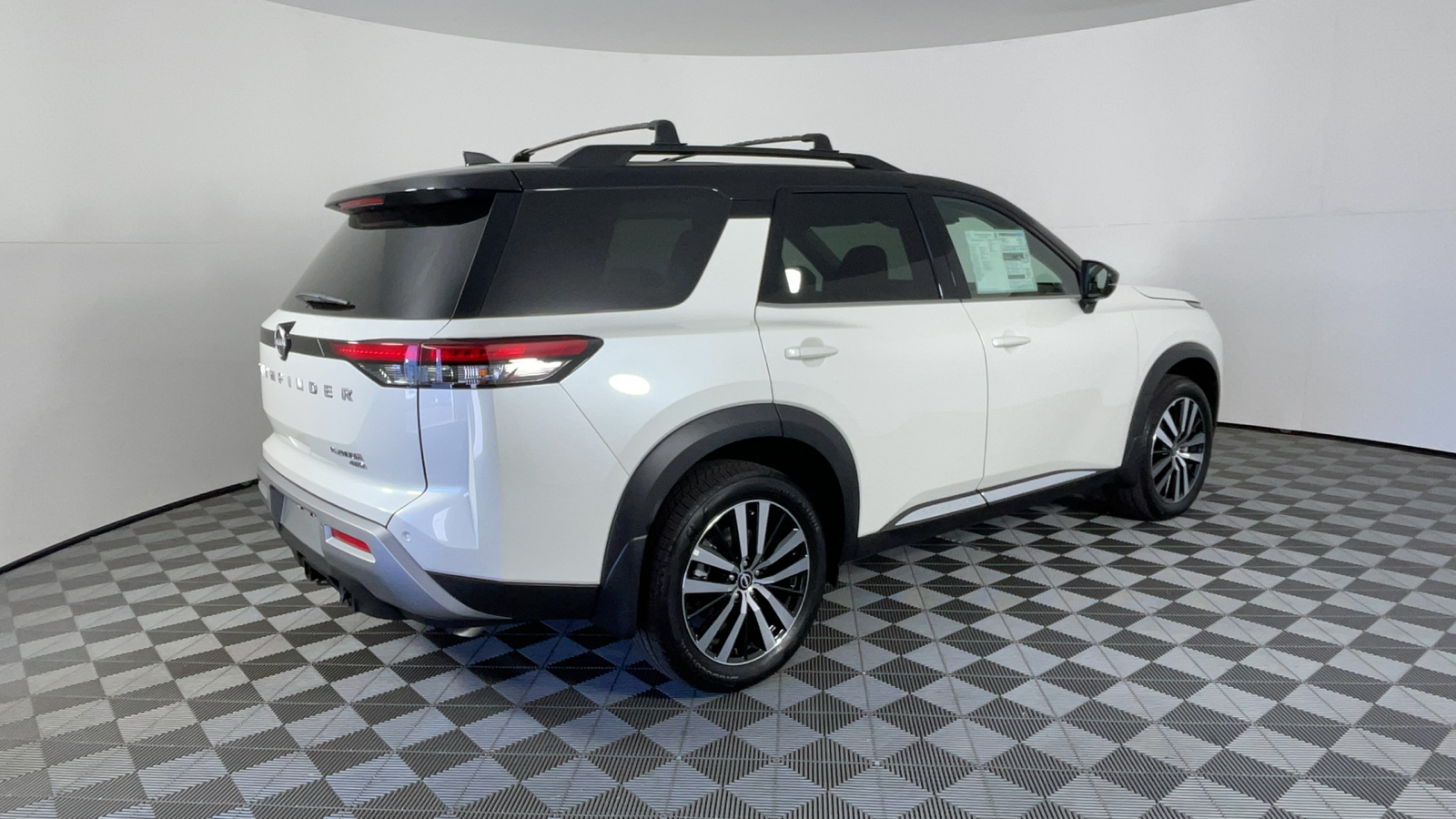 2024 Nissan Pathfinder Platinum 4