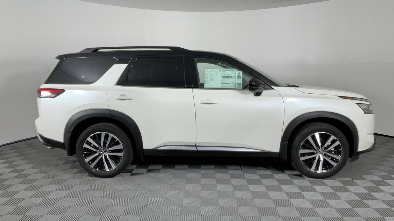 2024 Nissan Pathfinder Platinum 3