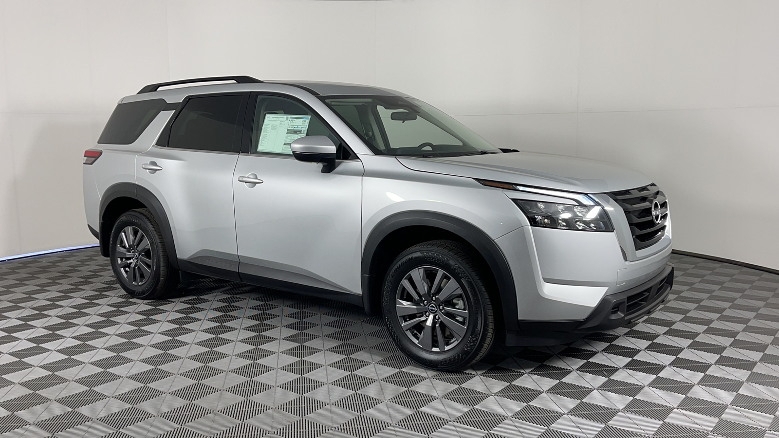 2024 Nissan Pathfinder SV 1