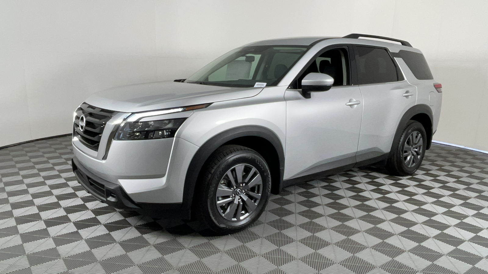 2024 Nissan Pathfinder SV 8