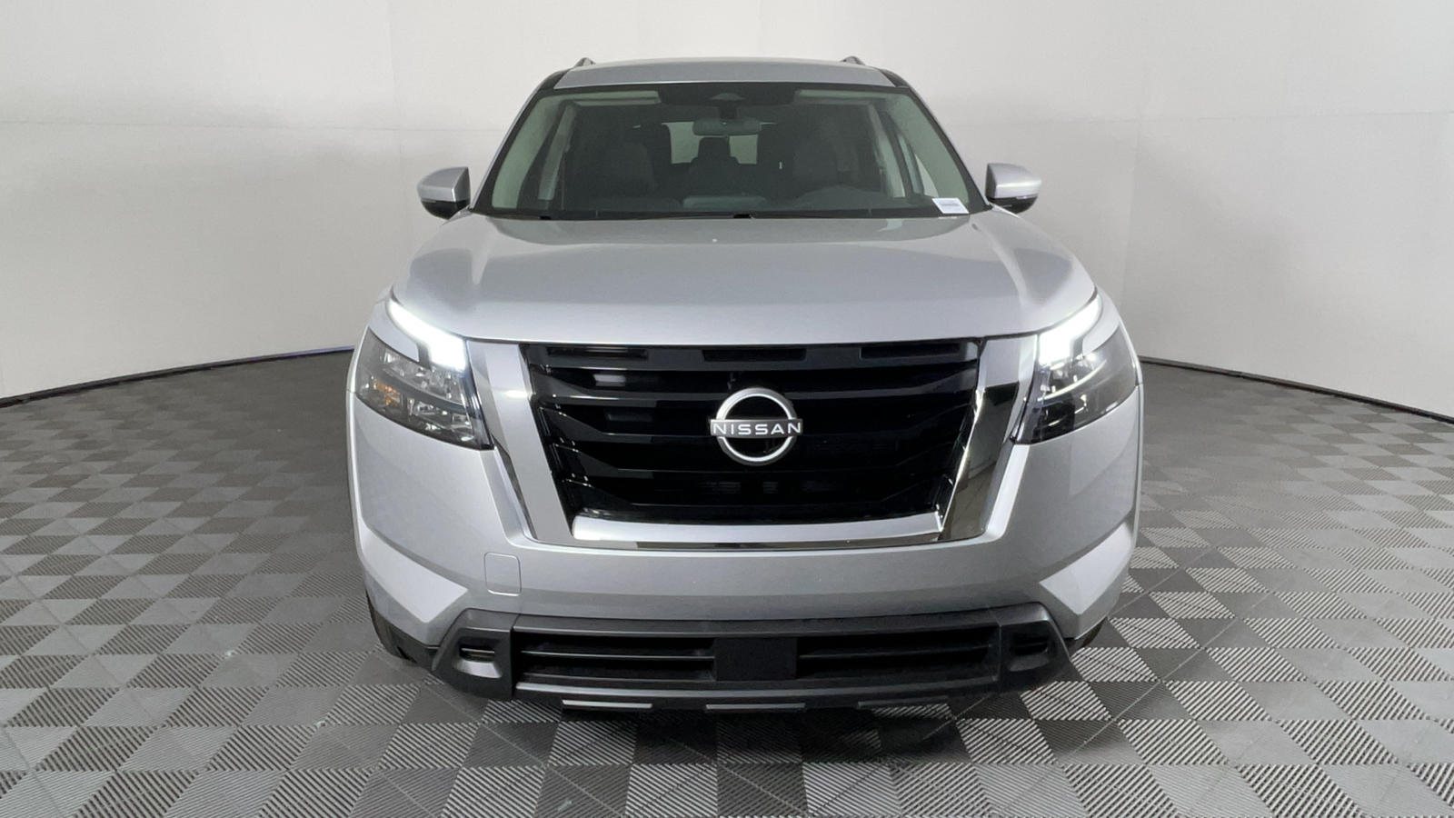 2024 Nissan Pathfinder SV 9