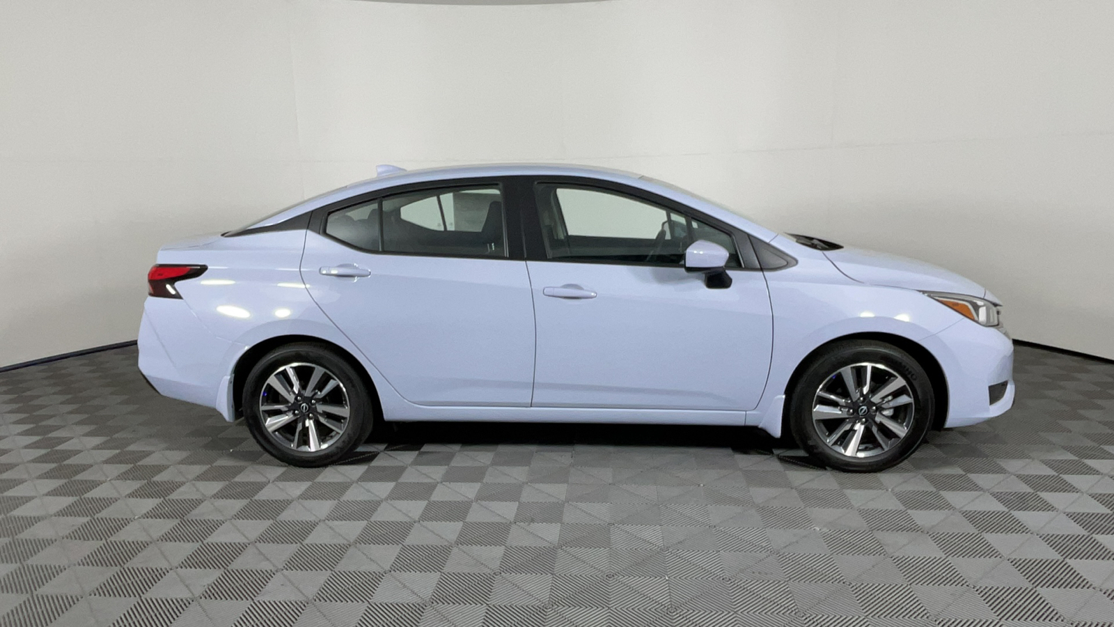 2024 Nissan Versa 1.6 SV 3