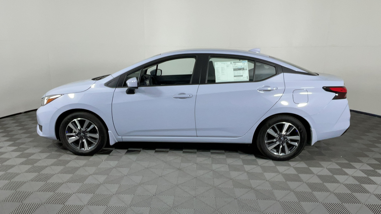 2024 Nissan Versa 1.6 SV 7