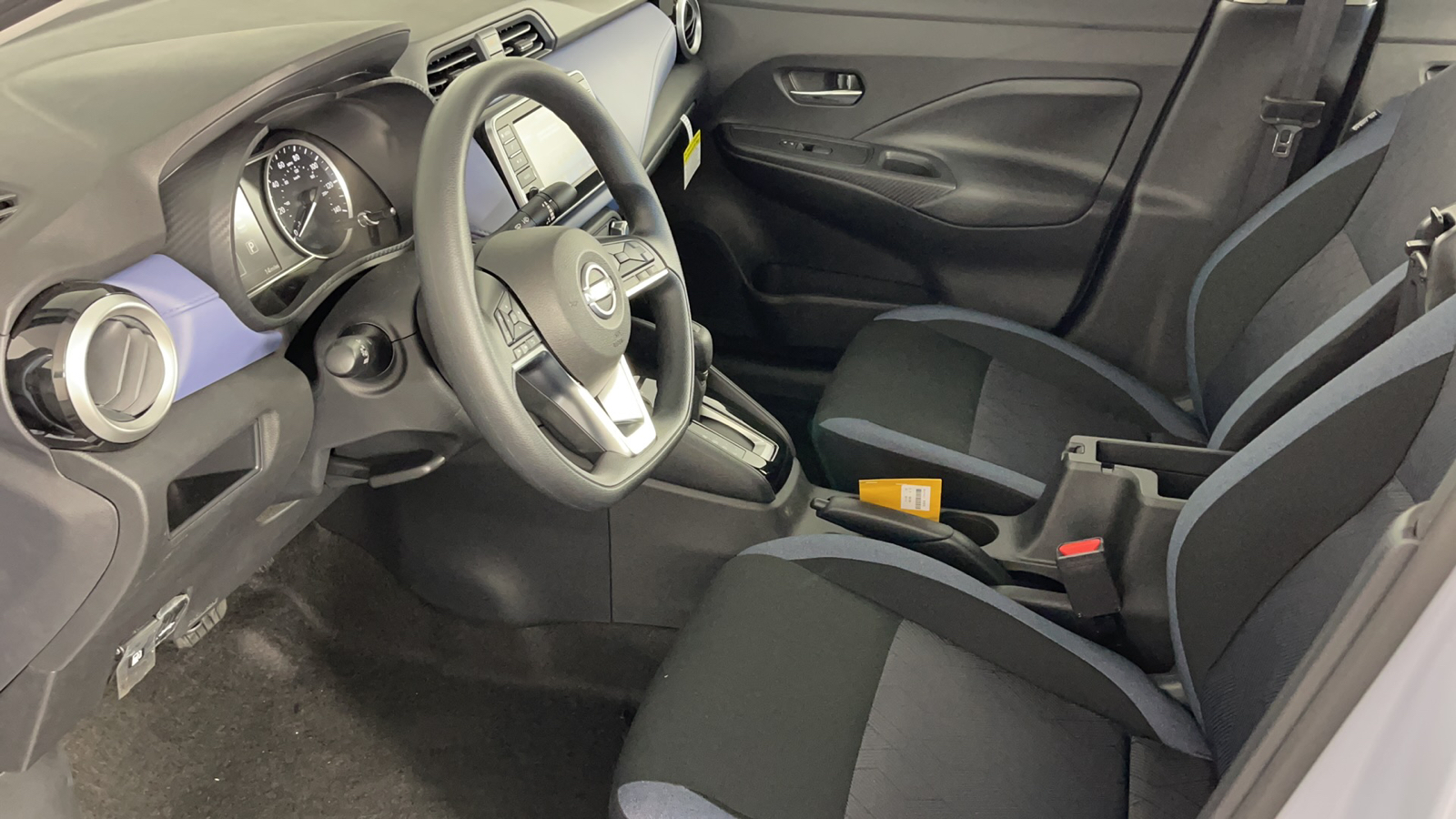 2024 Nissan Versa 1.6 SV 11