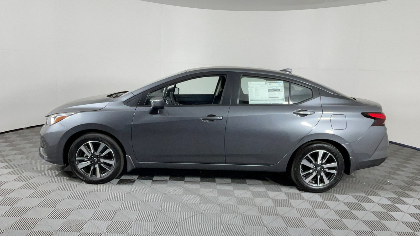 2024 Nissan Versa 1.6 SV 7