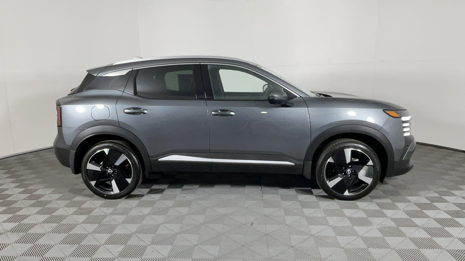 2025 Nissan Kicks SR 3