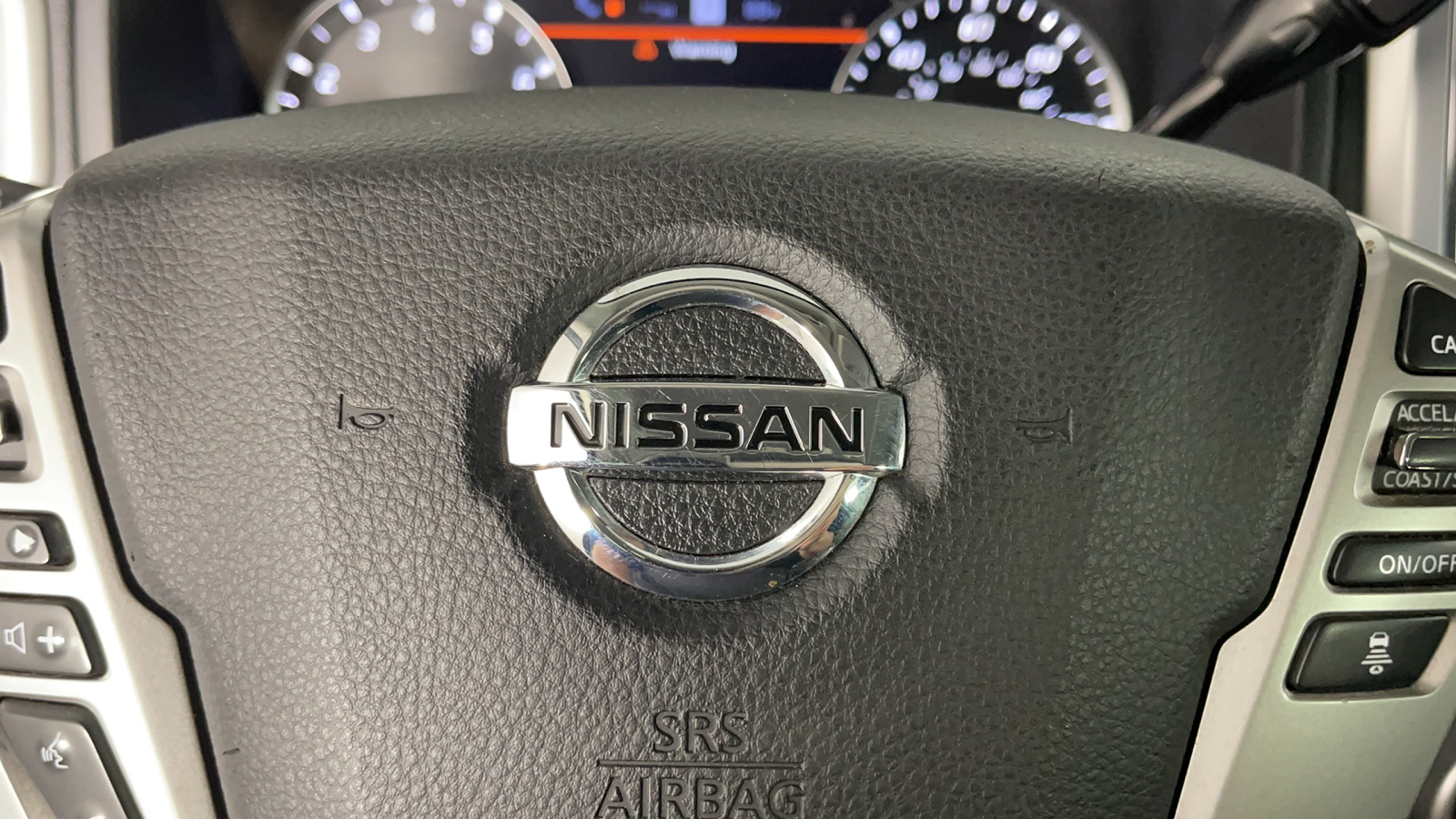 2020 Nissan Titan XD SV 27