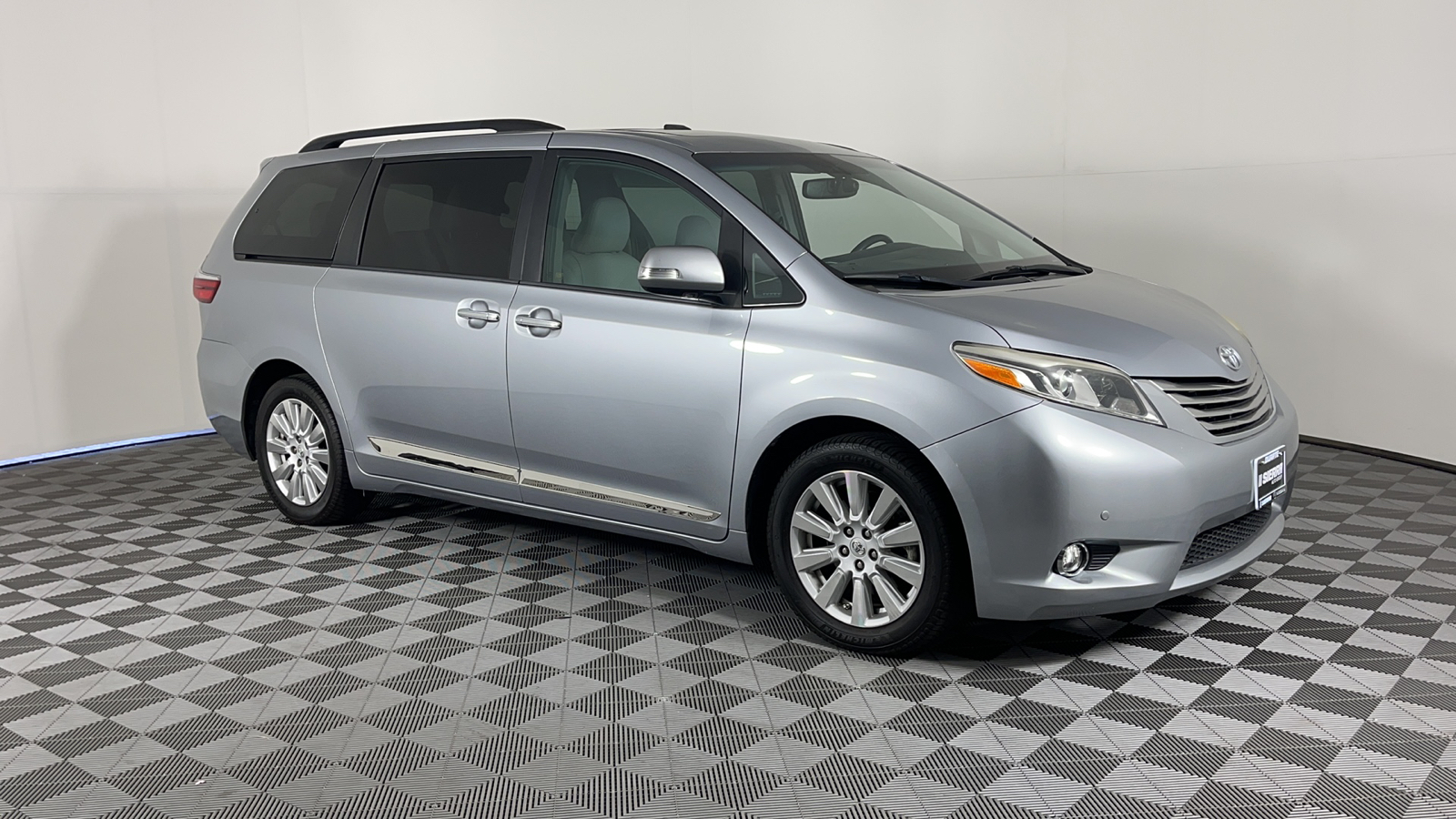 2017 Toyota Sienna Limited Premium 1