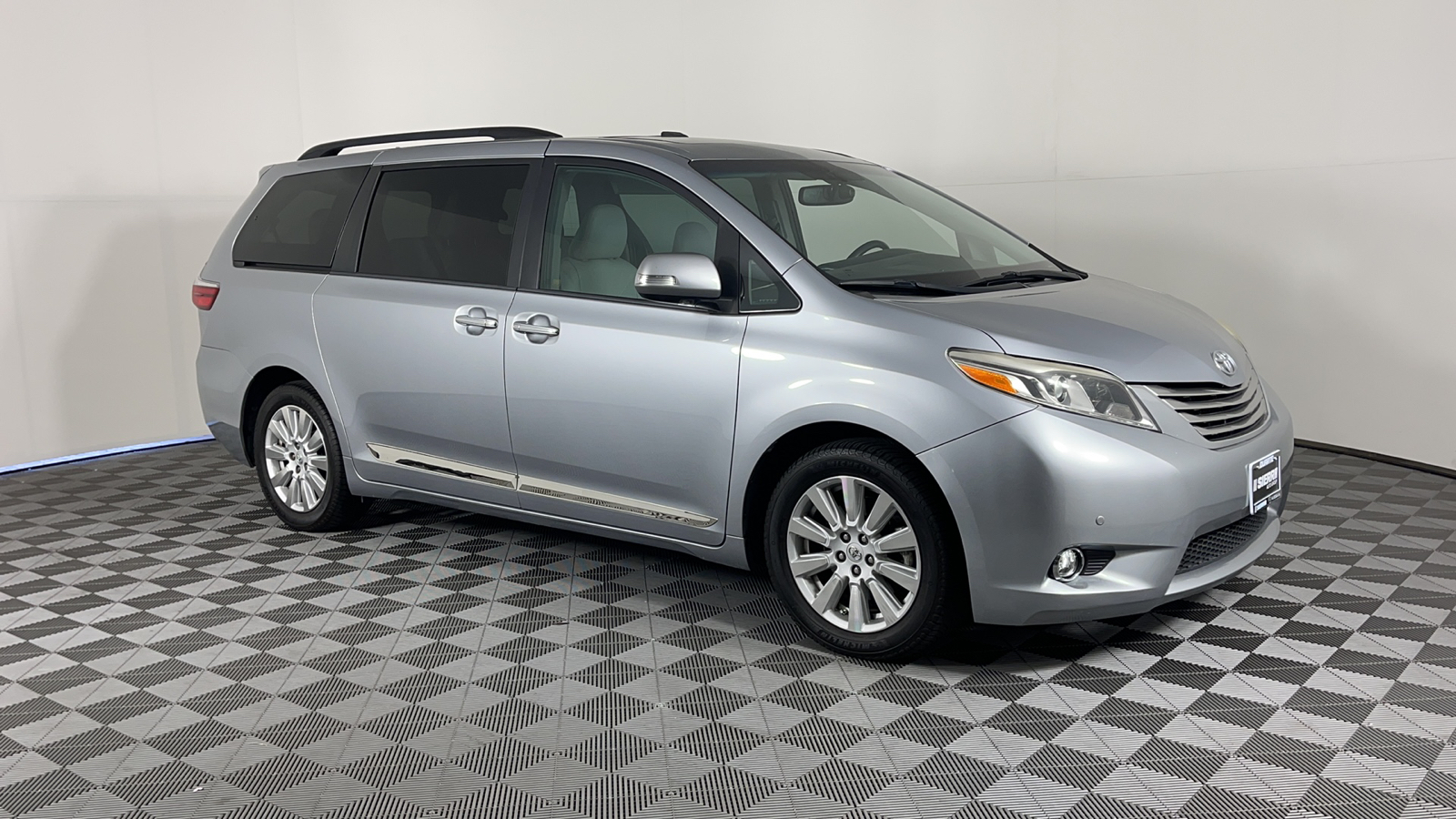 2017 Toyota Sienna Limited Premium 2