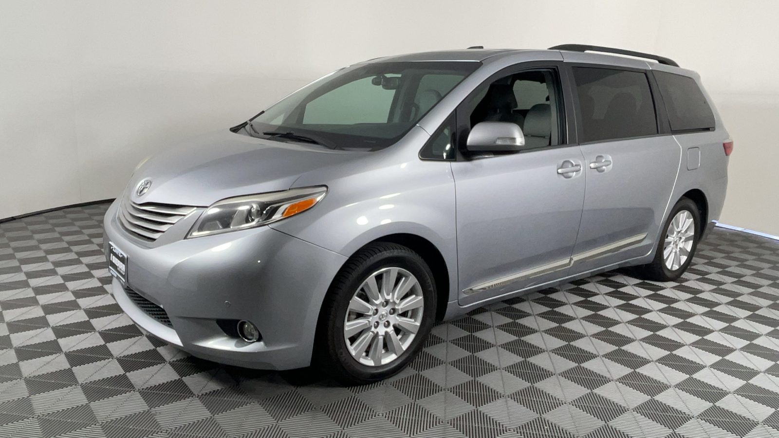 2017 Toyota Sienna Limited Premium 8