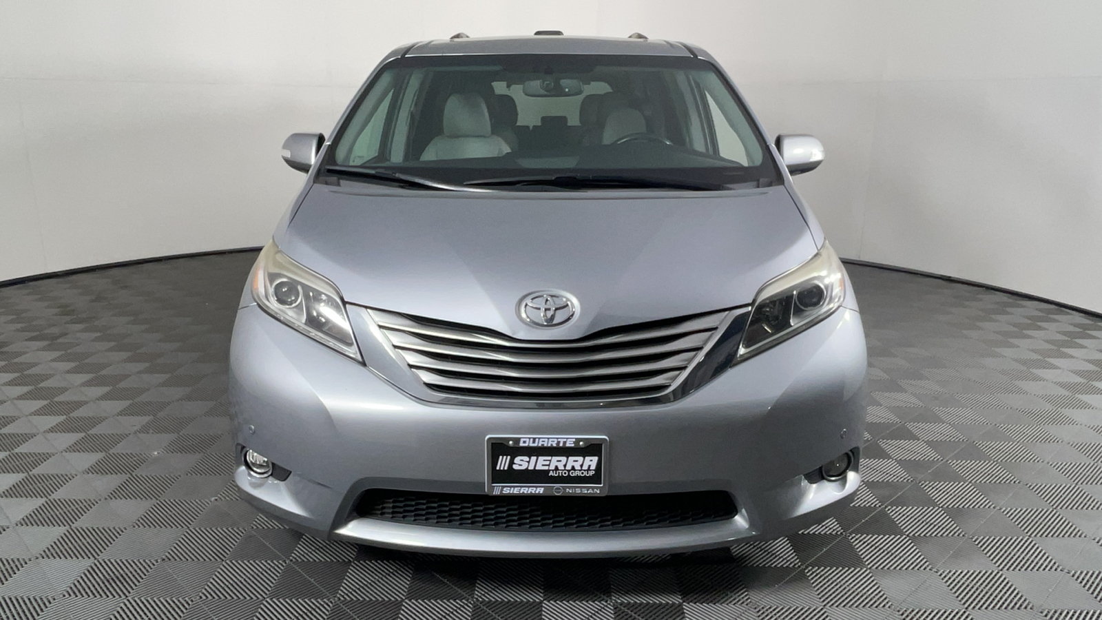 2017 Toyota Sienna Limited Premium 9