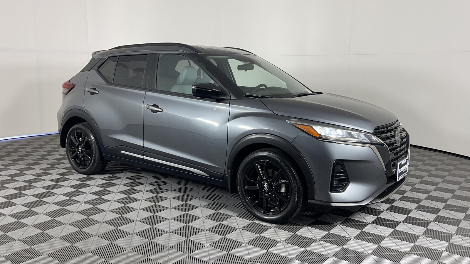 2021 Nissan Kicks SR 1