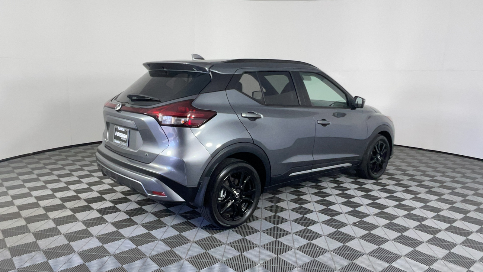 2021 Nissan Kicks SR 4