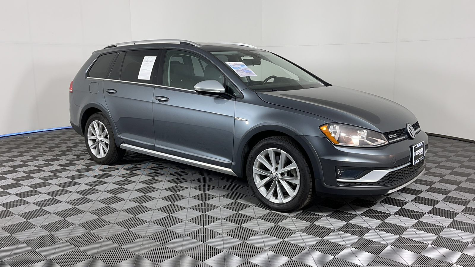 2017 Volkswagen Golf Alltrack TSI SE 1