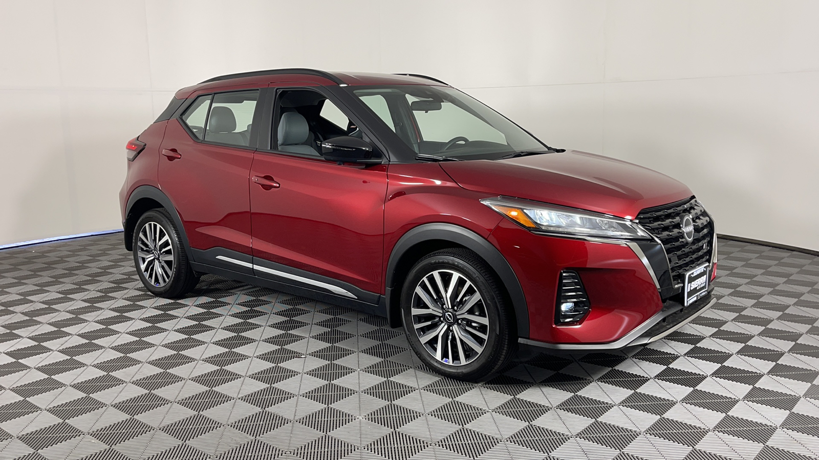 2023 Nissan Kicks SR 1