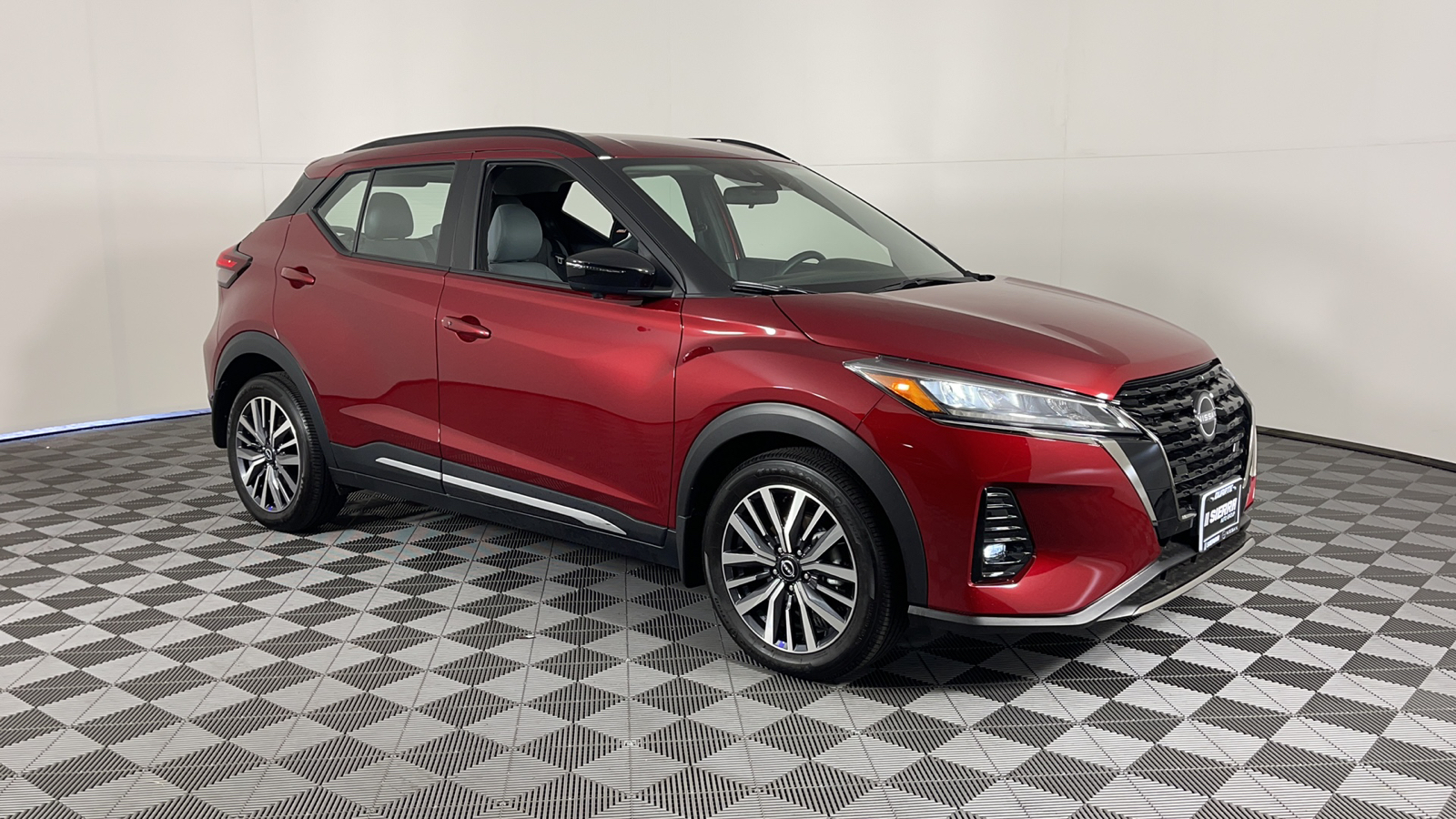 2023 Nissan Kicks SR 2