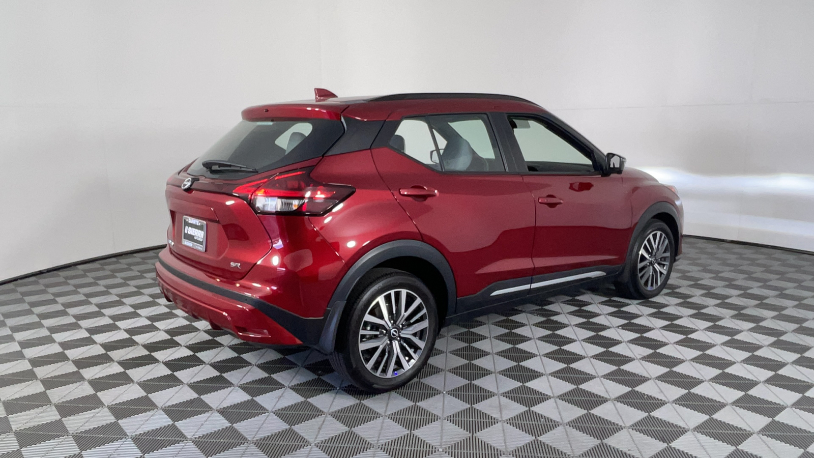 2023 Nissan Kicks SR 4