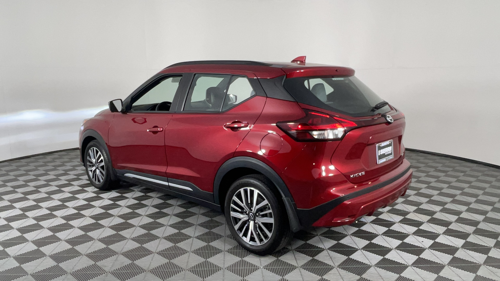 2023 Nissan Kicks SR 6