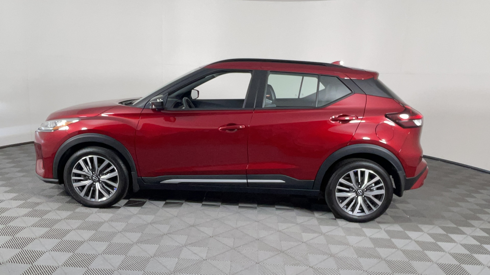 2023 Nissan Kicks SR 7