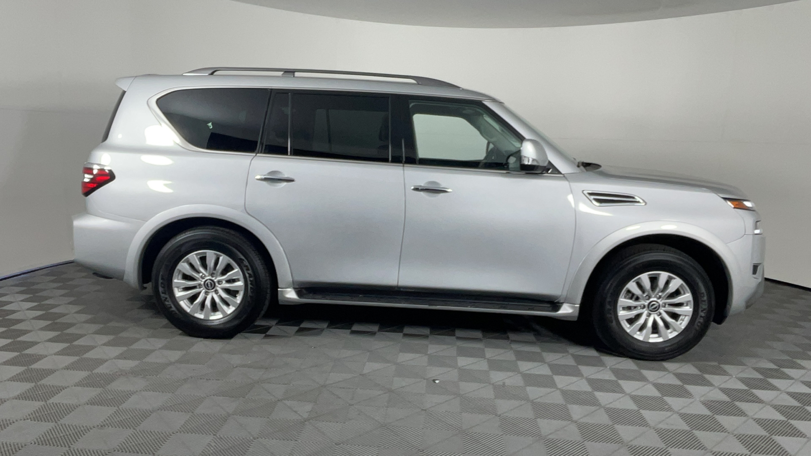 2023 Nissan Armada SV 3