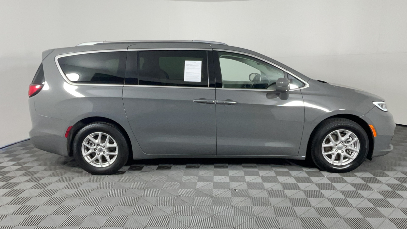 2021 Chrysler Pacifica Touring L 3