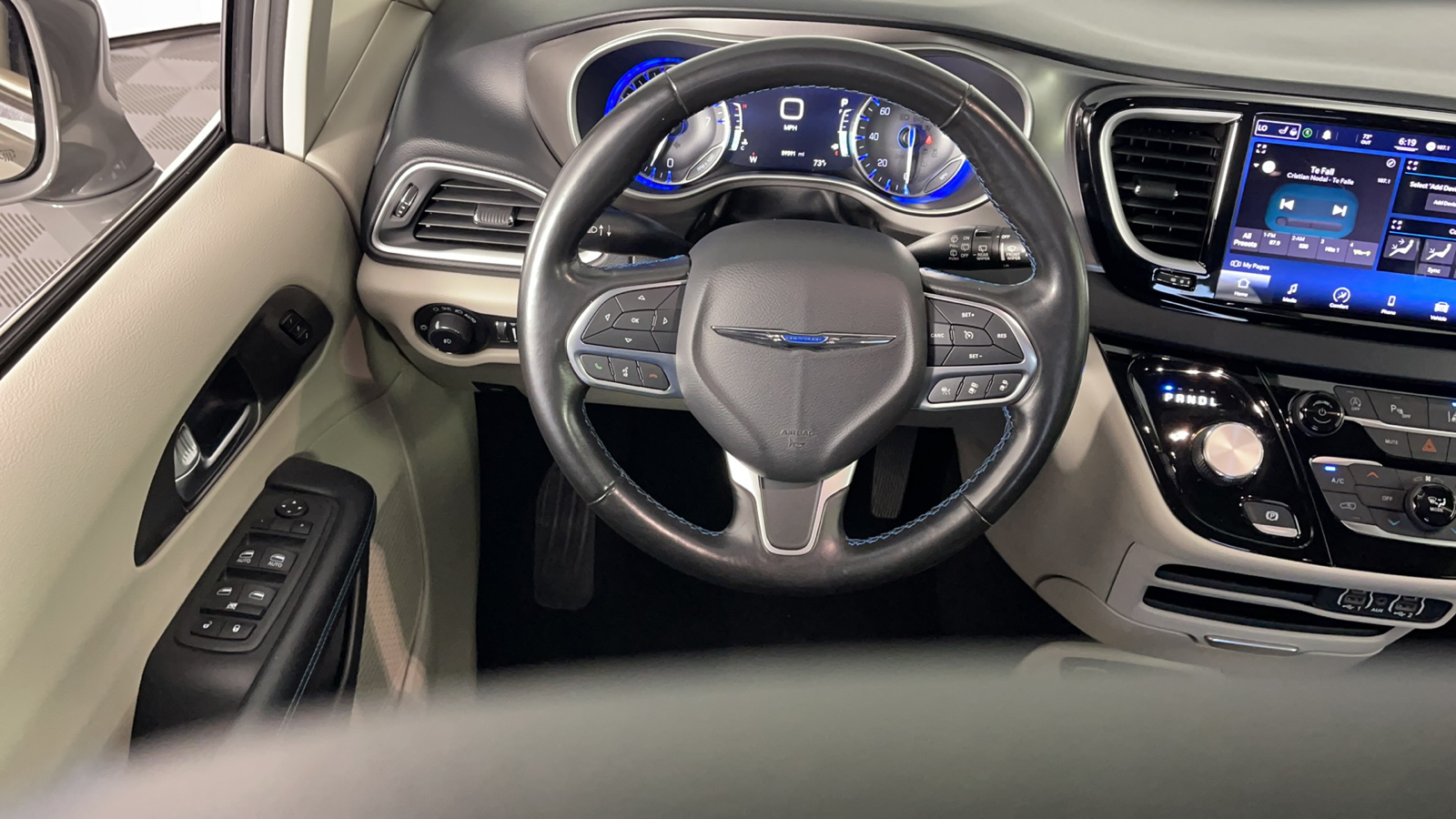 2021 Chrysler Pacifica Touring L 14